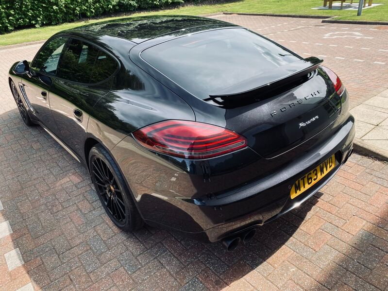 PORSCHE PANAMERA