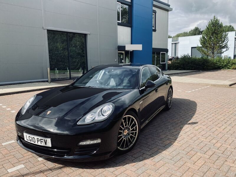 PORSCHE PANAMERA